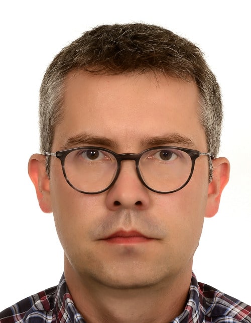 100 best CEOs disrupting tech! #17 Piotr Nizio from ParkCash.